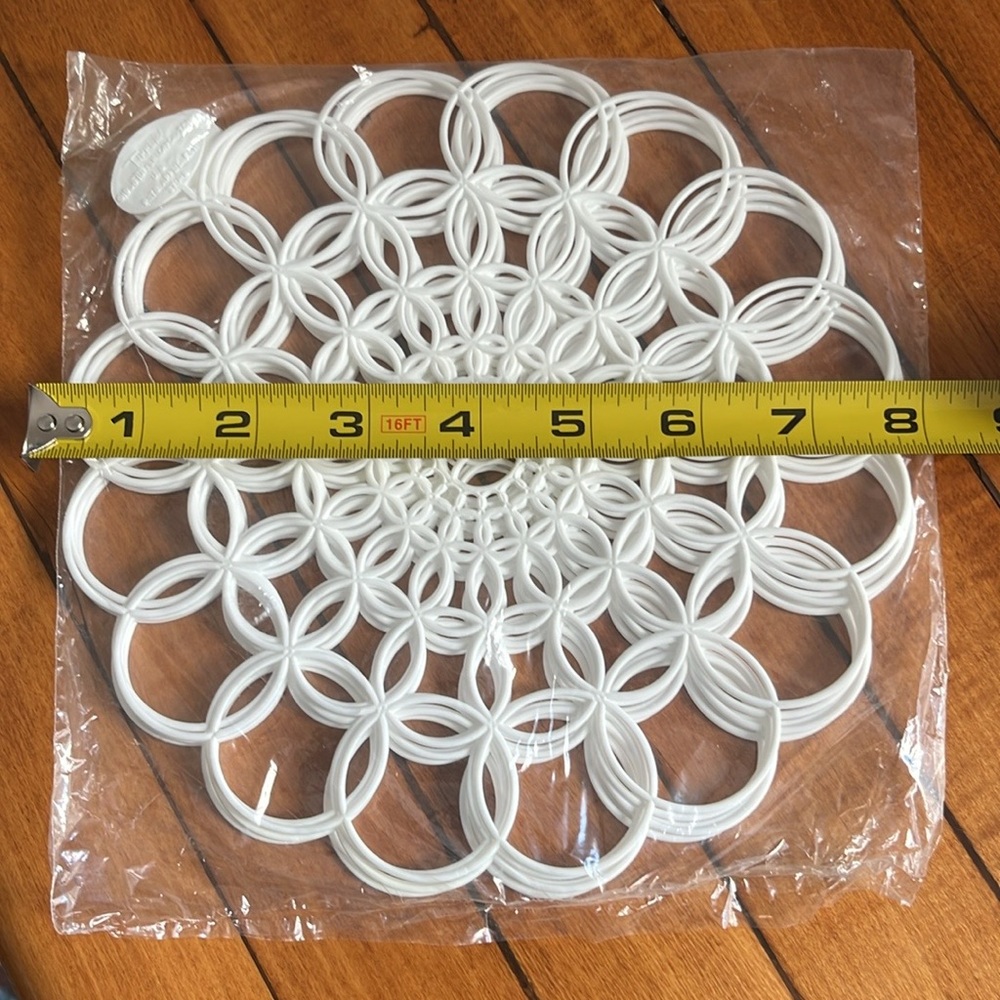 Vintage Tupperware 8” Plastic Doilies - In Original Packaging set of 6 - Picture 2 of 3